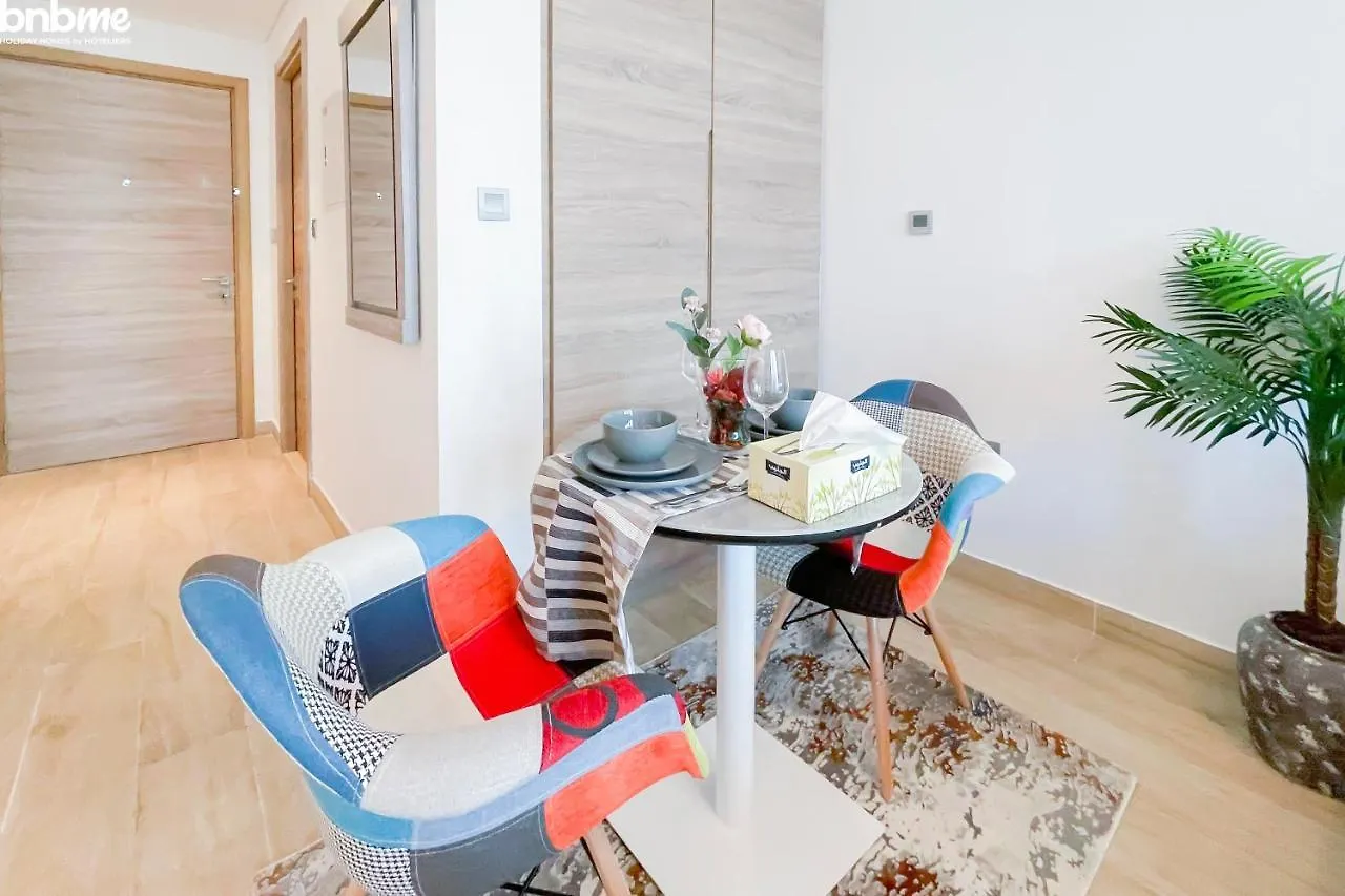 Bnbmehomes - Beautiful Lake View Studio Near Marina - 1504 Dubai Apartment