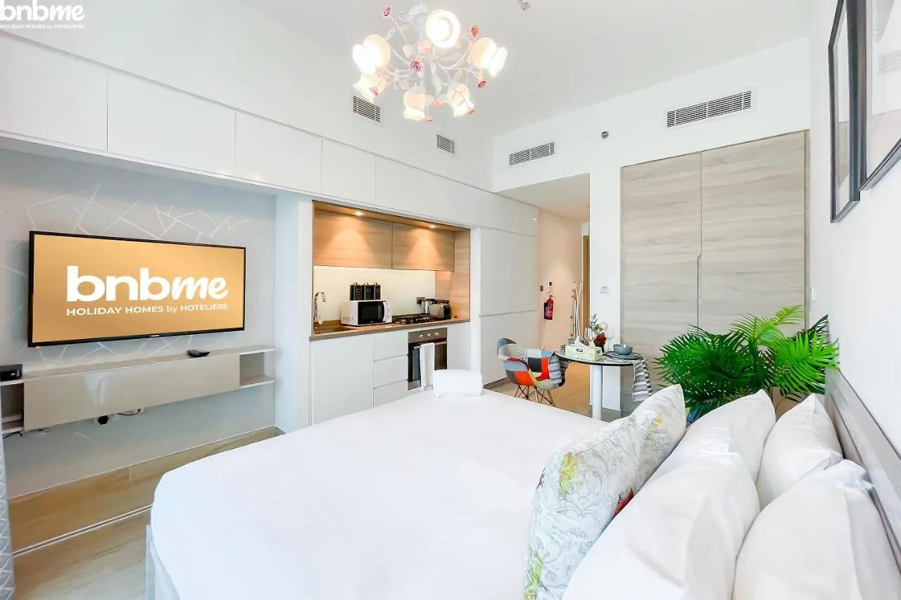 Bnbmehomes - Beautiful Lake View Studio Near Marina - 1504 Dubai Apartment